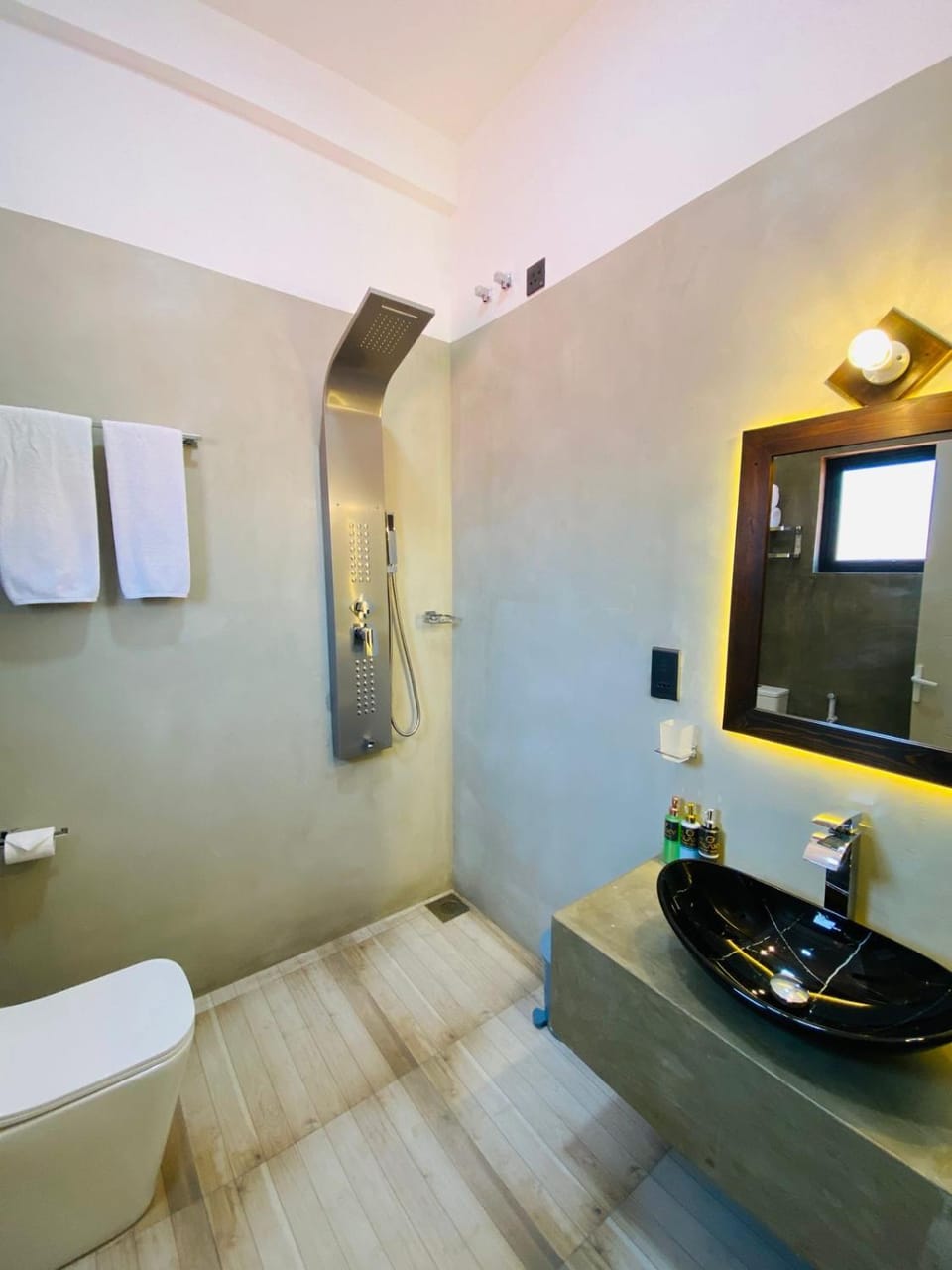 Toilet, Bathroom, towels