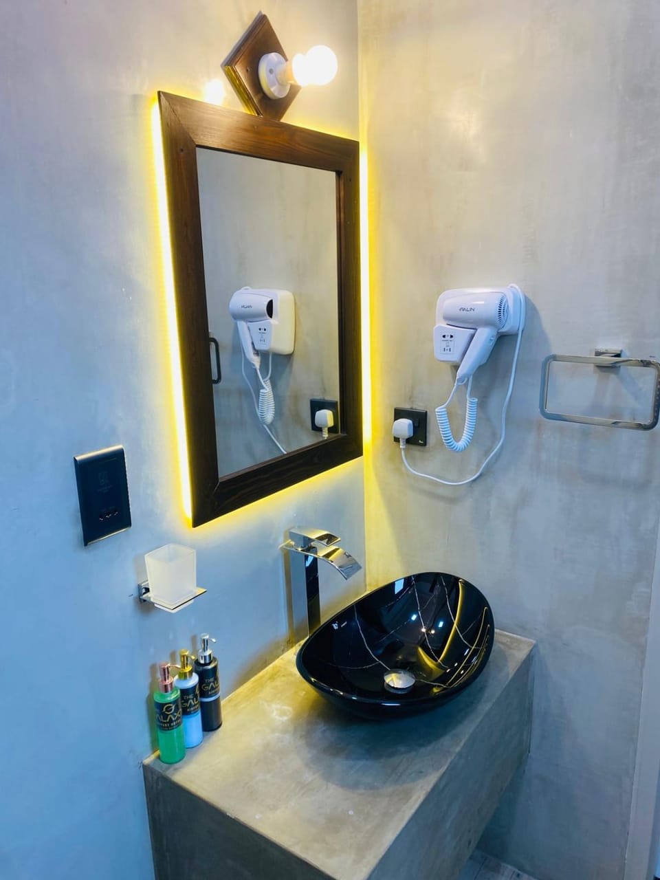 Bathroom, towels