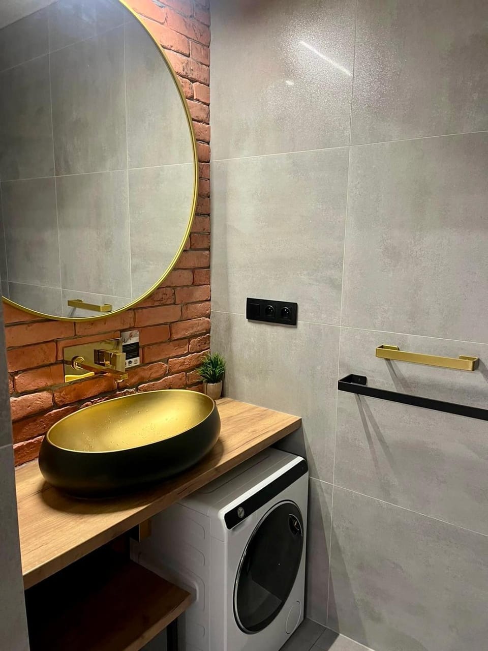 Bathroom, washing machine