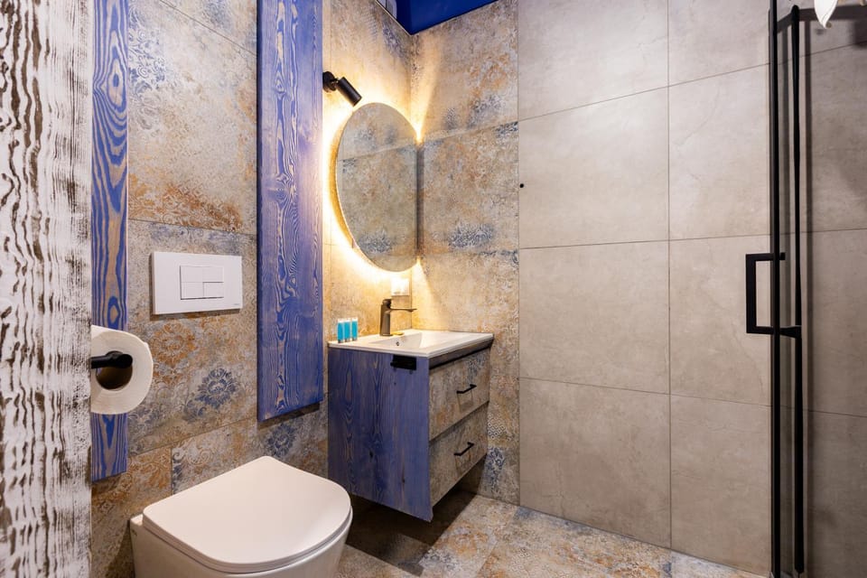 Shower, Toilet, Bathroom