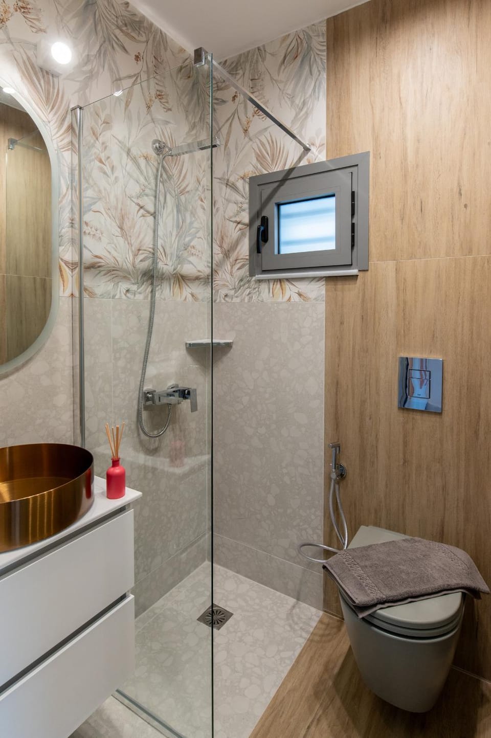 Lumera Urban Stay - New 2BR Home with Private Parking near Old Town House in Chania