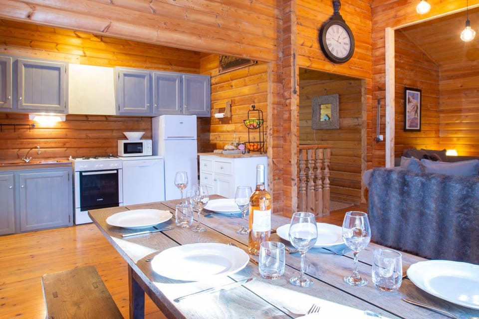 Dining area, kitchen