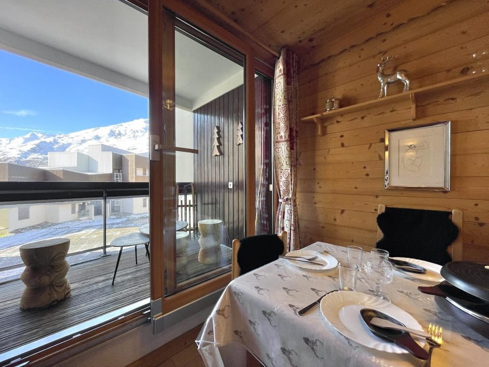 Dining area, Mountain view