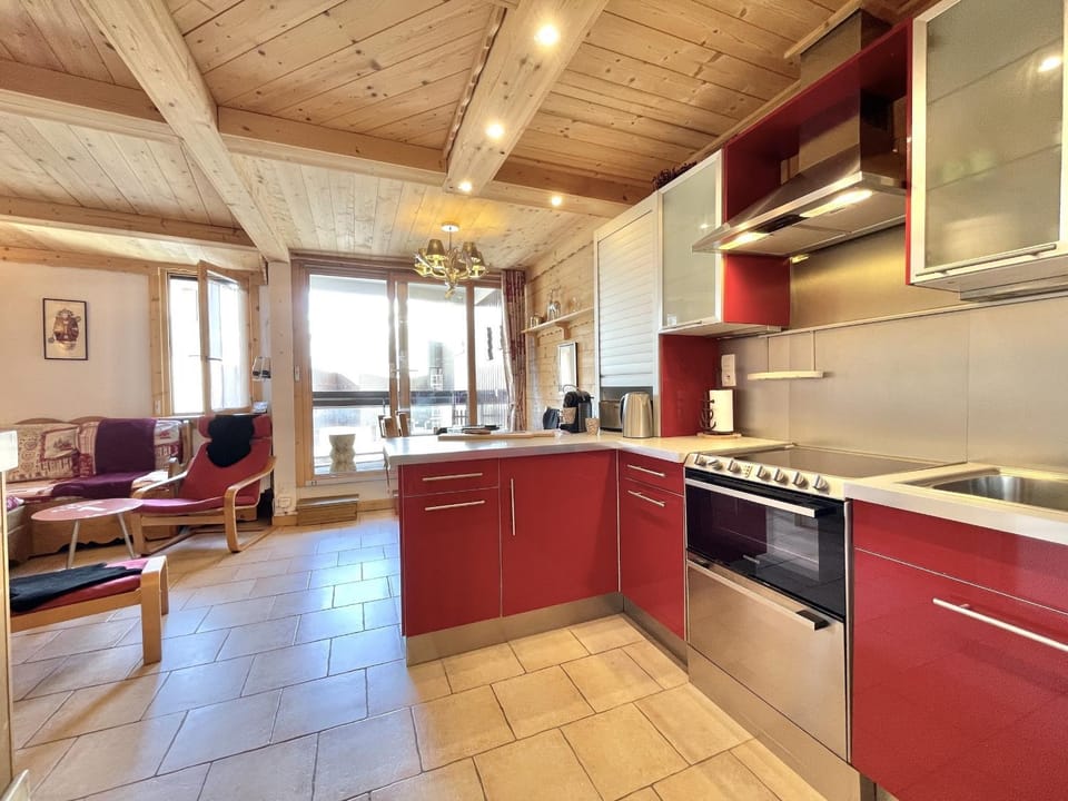 Kitchen or kitchenette, dishwasher, minibar, oven, stove