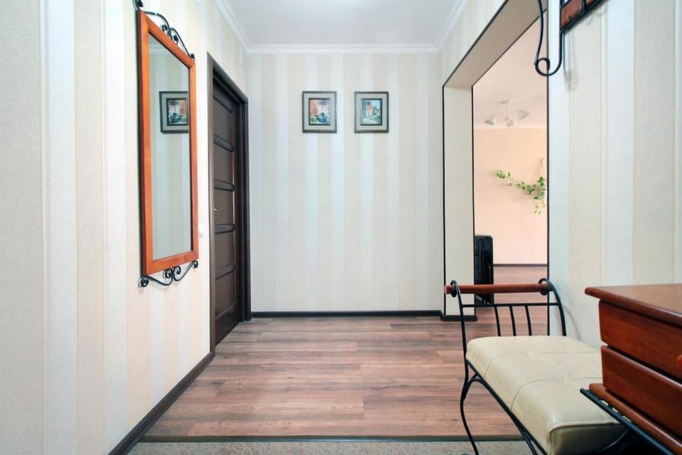 Большая 3 ком кв в двух минутах от ТРЦ Мега Алма-Ата Apartment in Almaty