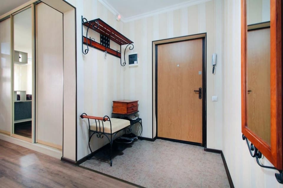 Большая 3 ком кв в двух минутах от ТРЦ Мега Алма-Ата Apartment in Almaty