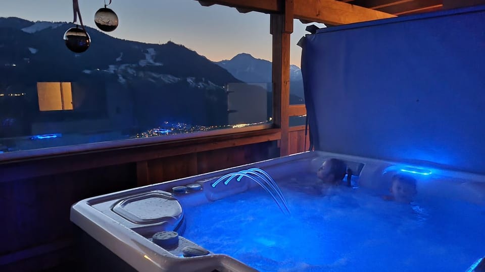 Ferienwohnung La Wurm mit privatem Whirlpool Apartment in Tyrol