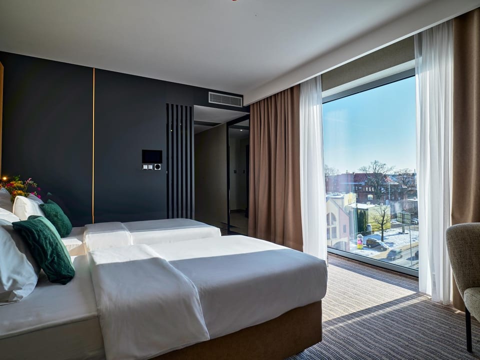 Bed, Coffee/tea facilities, Photo of the whole room, Bedroom, City view, Bath, air conditioner, air conditioner