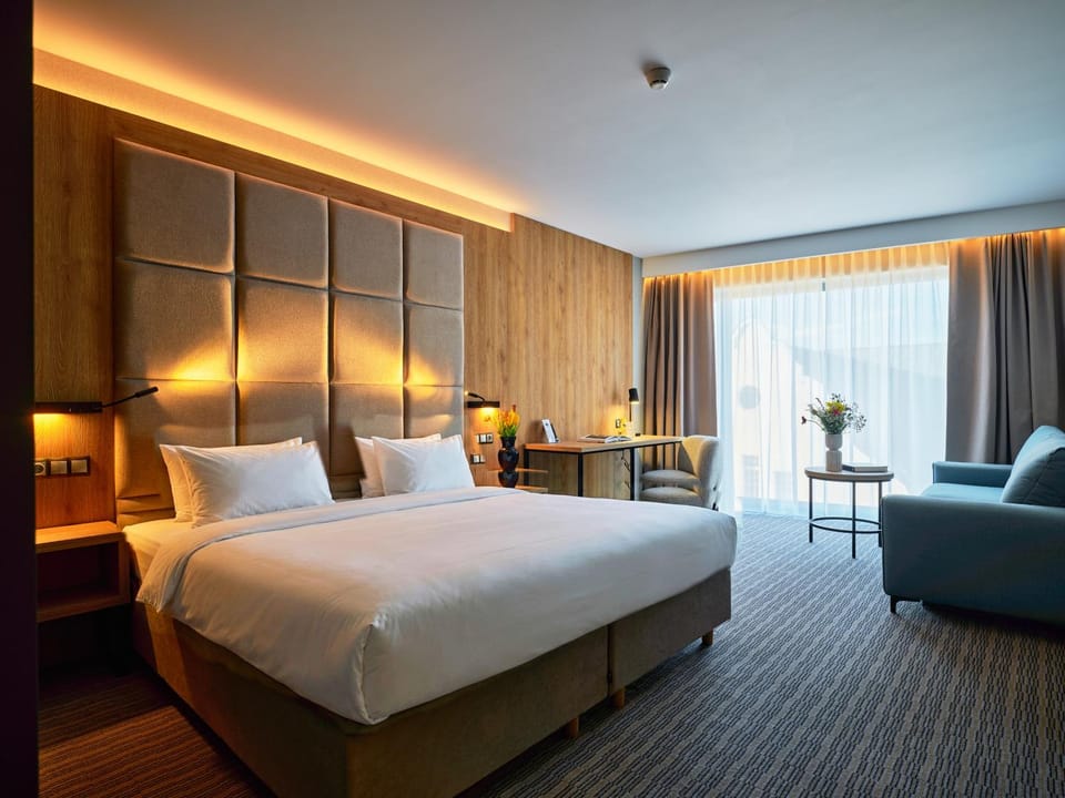 Bed, Coffee/tea facilities, Photo of the whole room, Seating area, Bedroom, Family, air conditioner, air conditioner