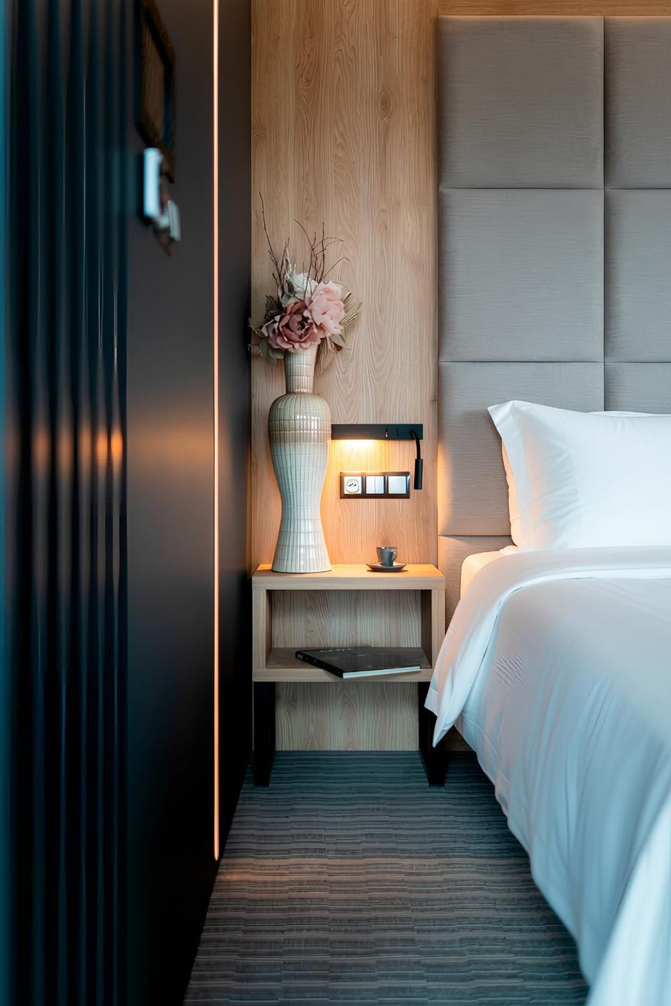 Shower, Bed, Coffee/tea facilities, Photo of the whole room, Bedroom, wardrobe, air conditioner, air conditioner