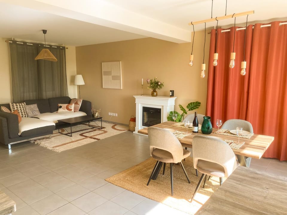 Living room, fireplace