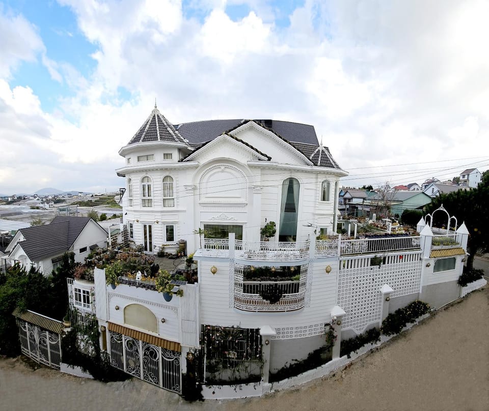Property building, Restaurant/places to eat, Day, Natural landscape, Bird's eye view, Breakfast