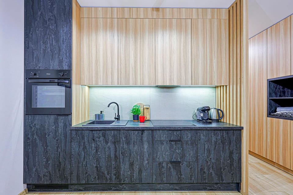 Coffee/tea facilities, Kitchen or kitchenette, stove