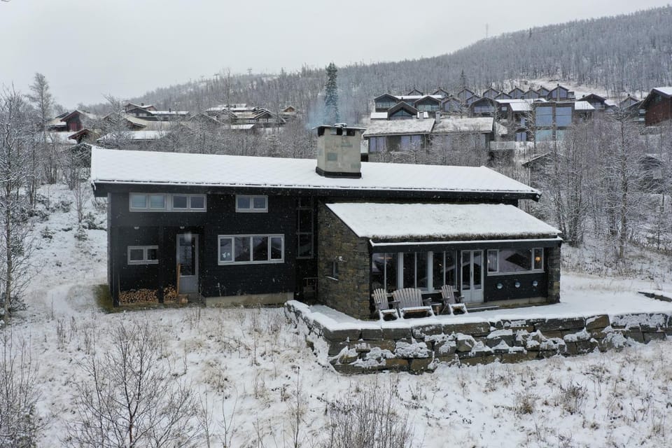 Property building, Day, Neighbourhood, Natural landscape, Winter