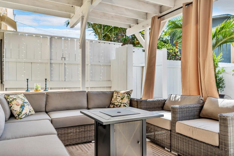 Newly Furnished 2BR 2BA in Ocean Beach - Patio - AC House in Ocean Beach