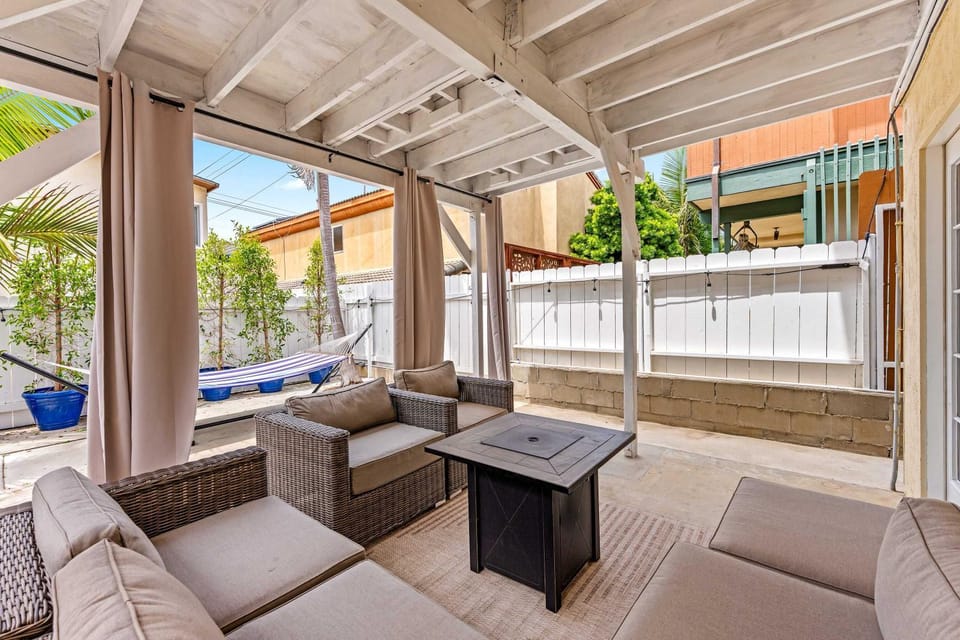 Newly Furnished 2BR 2BA in Ocean Beach - Patio - AC House in Ocean Beach