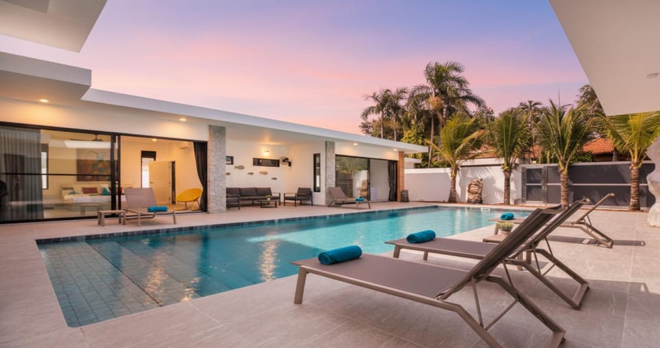Pool view, Swimming pool, sunbed