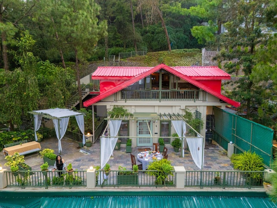 Property building, Balcony/Terrace, Dining area