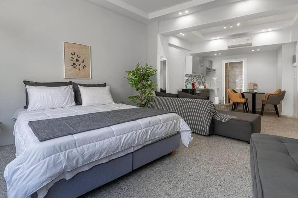 Bed, Living room, Photo of the whole room, Seating area