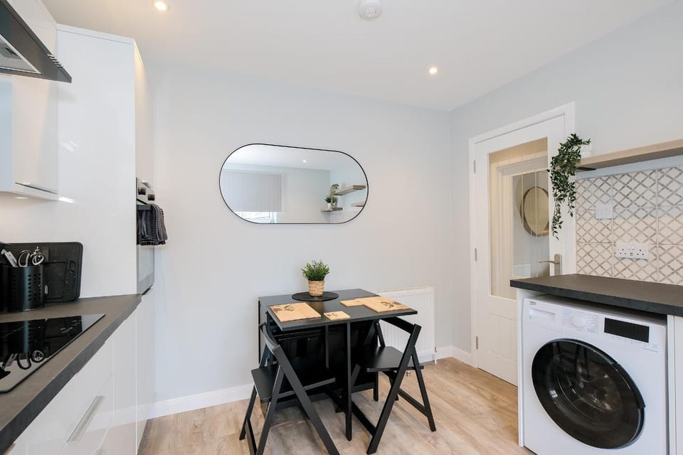 Kitchen or kitchenette, Dining area, dishwasher, stove, washing machine