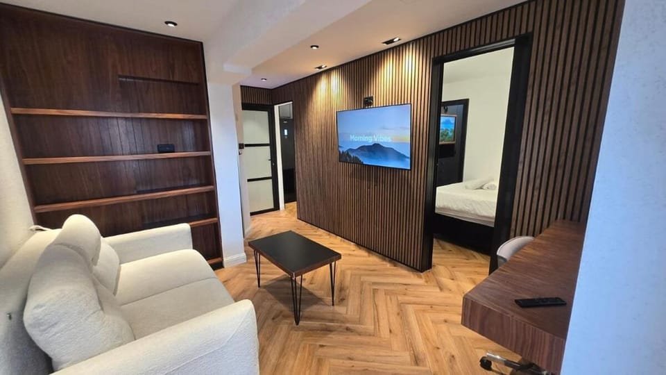 TV and multimedia, Living room, Photo of the whole room, Seating area