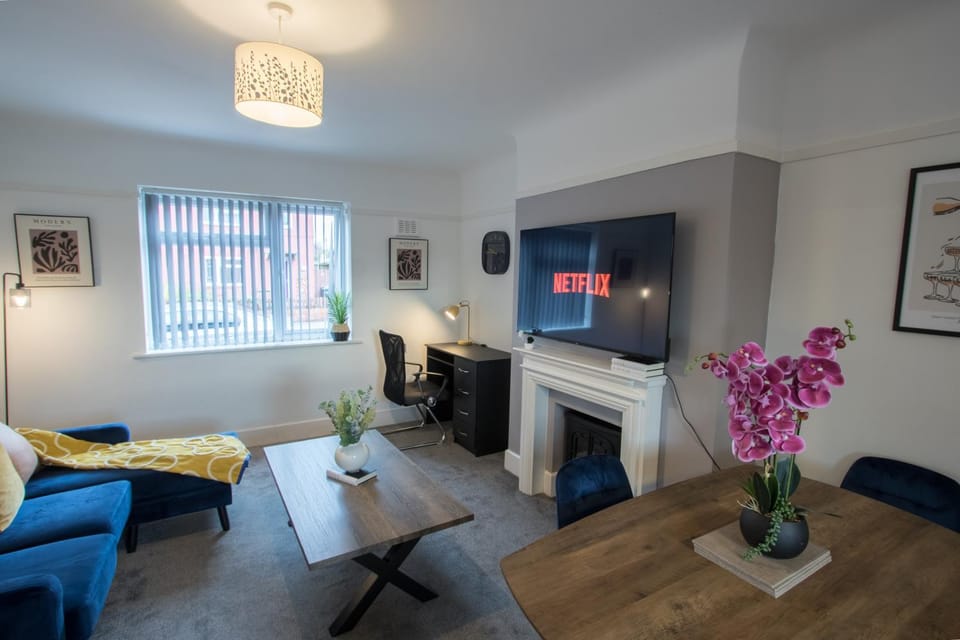 TV and multimedia, Living room, Seating area