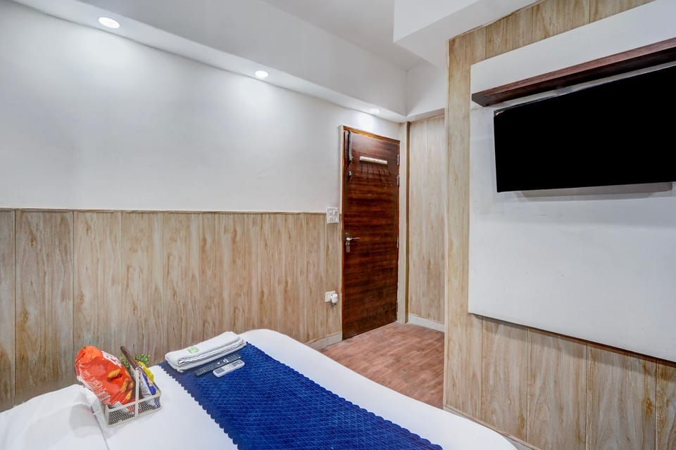 Bedroom, towels