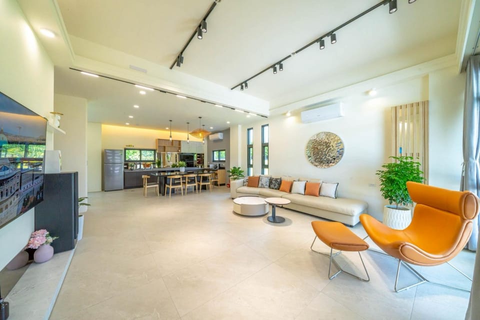 TV and multimedia, Living room, Seating area