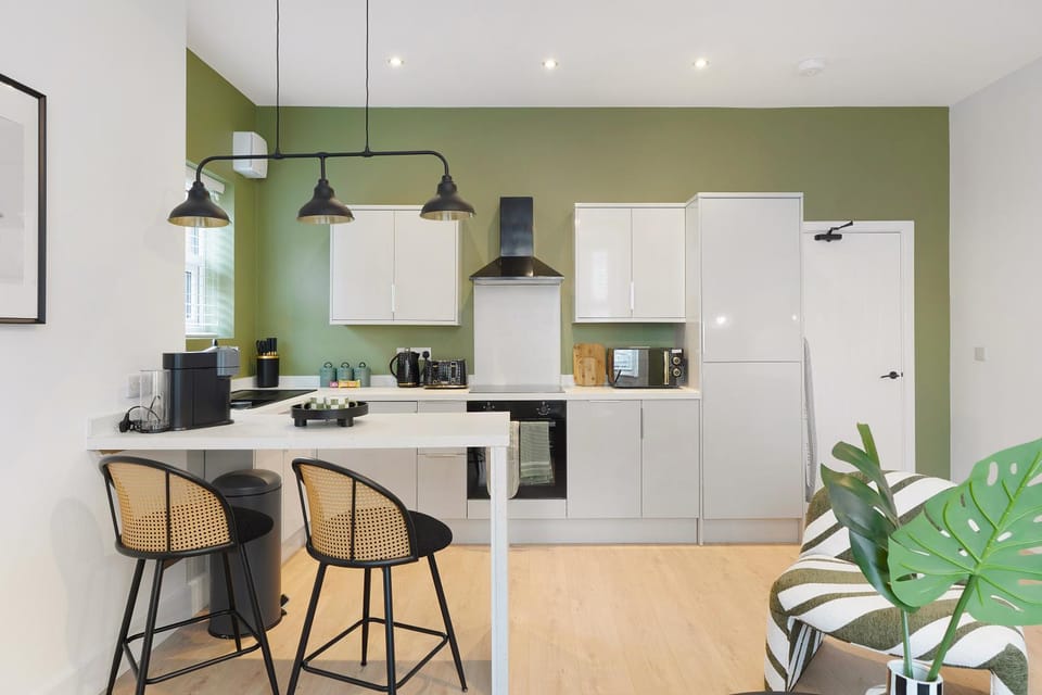 Kitchen or kitchenette, Dining area, oven, toaster