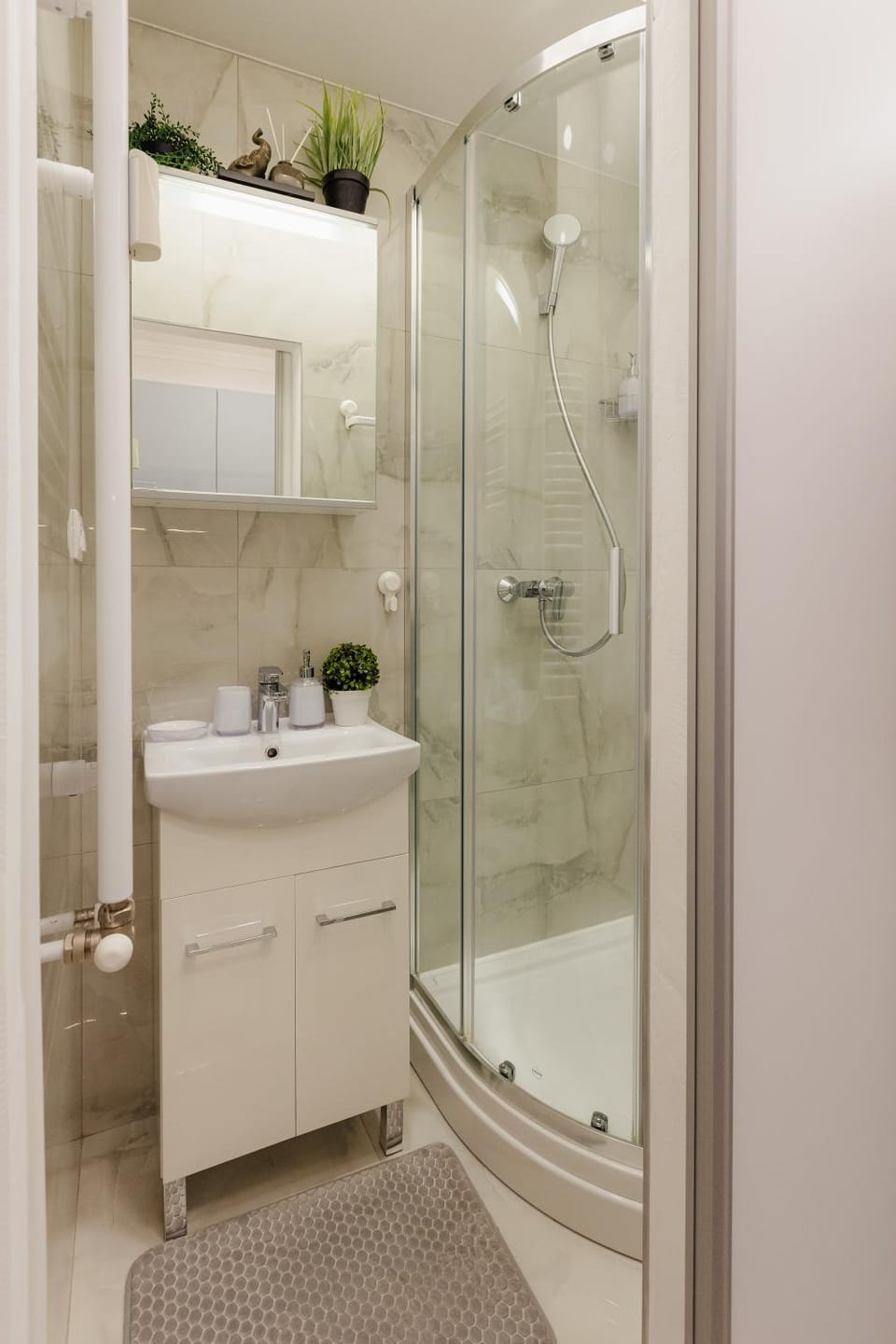 Shower, Bathroom, towels