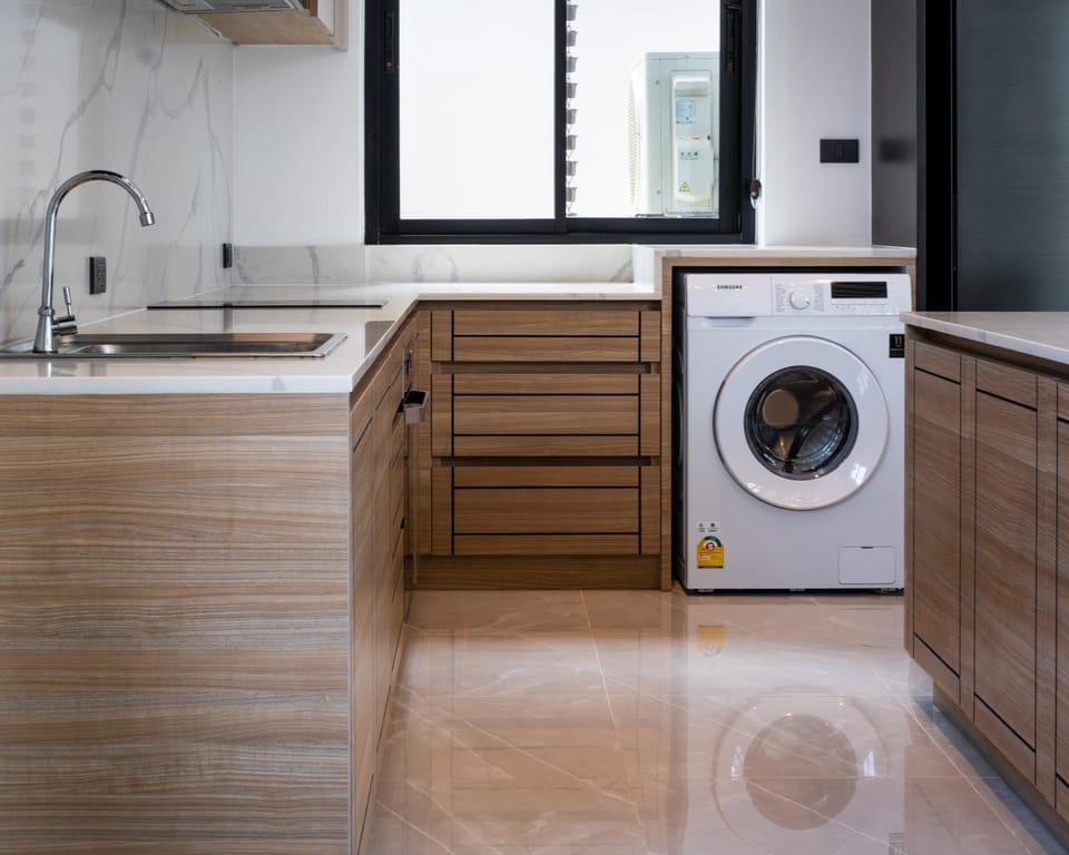 Kitchen or kitchenette, washing machine