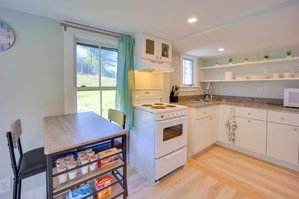 Lakeside Spofford Retreat Near Hiking & Boating! Apartment in Spofford Lake