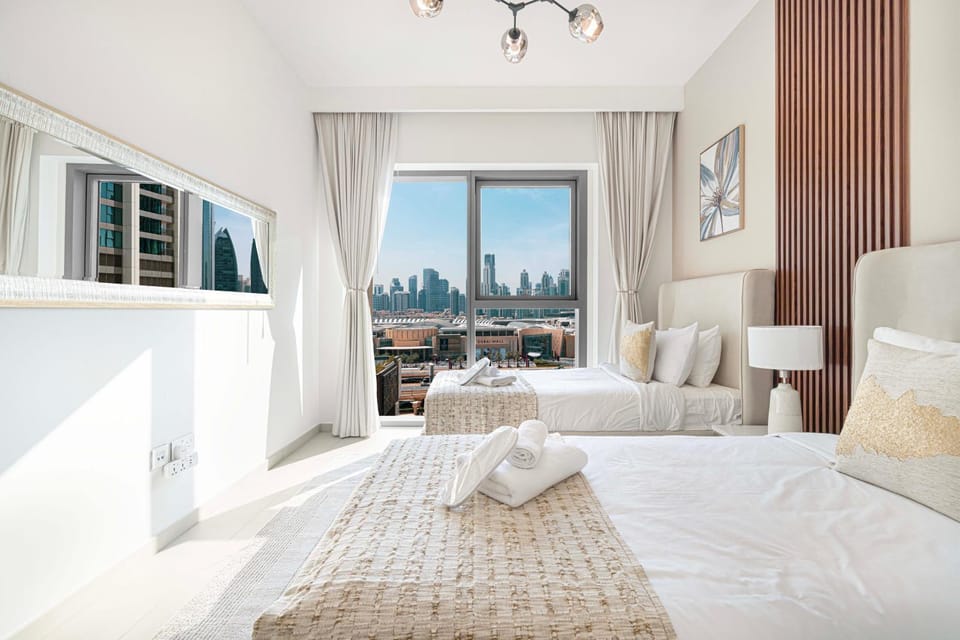 Bed, Photo of the whole room, Bedroom, City view, towels
