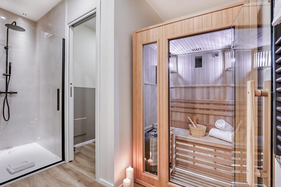 Shower, Sauna, Bathroom, Photo of the whole room, towels