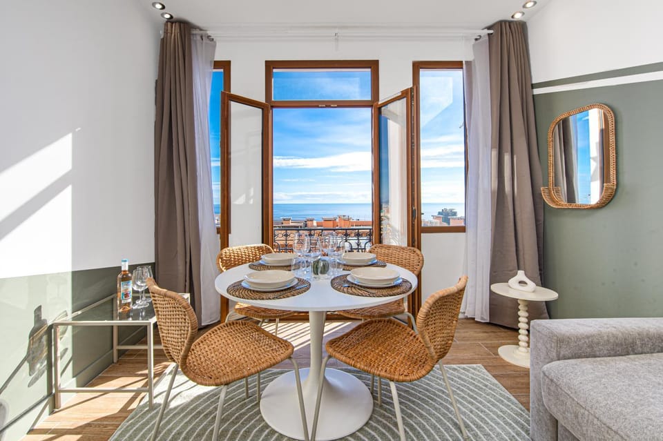 Living room, Dining area, Sea view