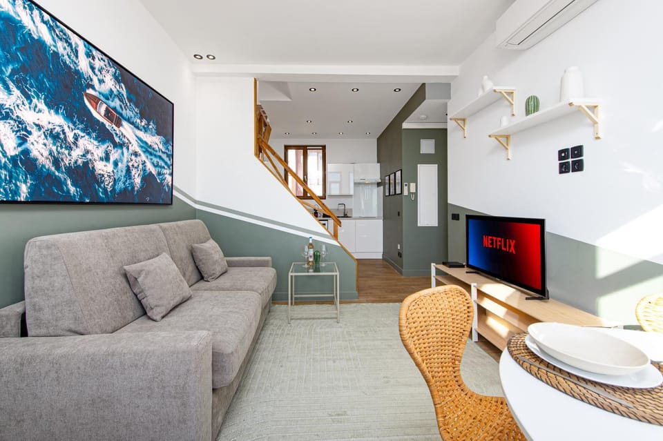 Communal lounge/ TV room, TV and multimedia, Living room, Seating area
