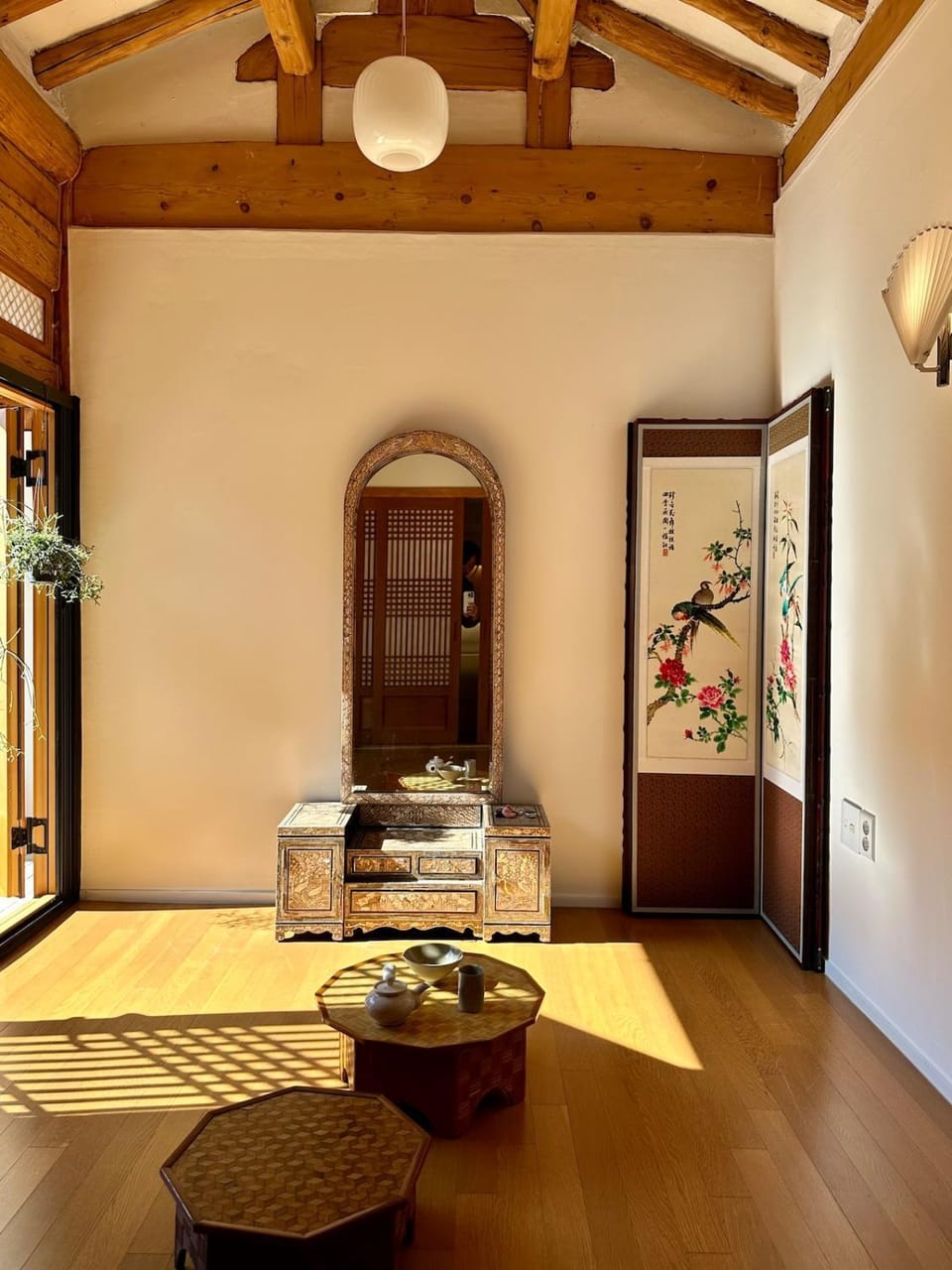 Property building, Photo of the whole room, Seating area, Bedroom