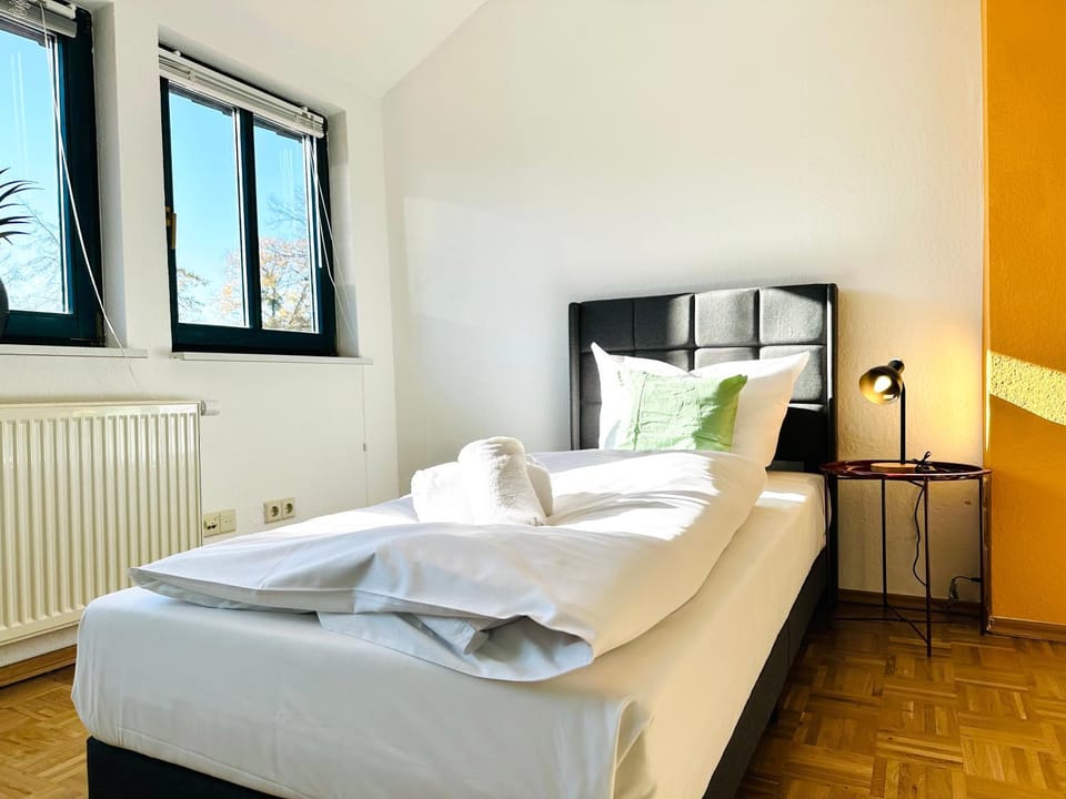 TV and multimedia, Photo of the whole room, Bedroom