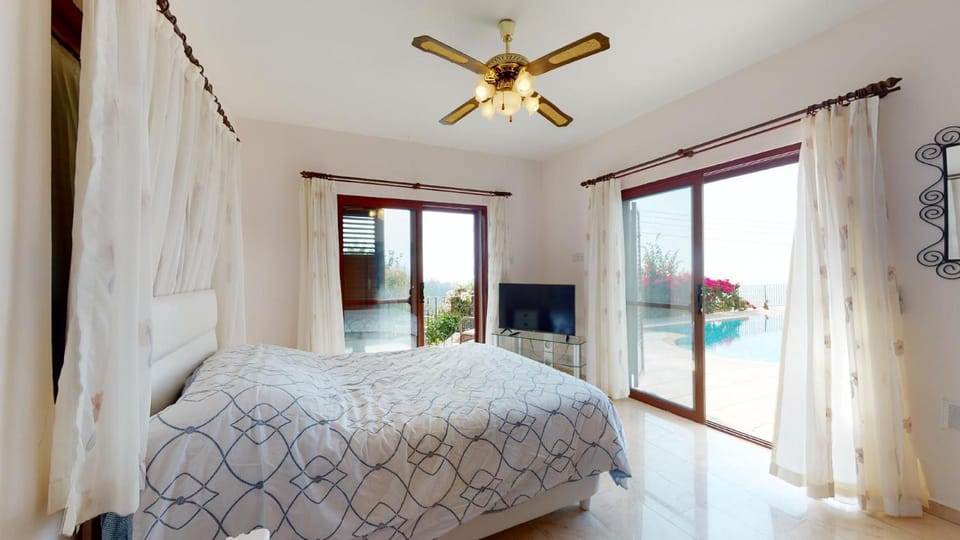 Bed, Photo of the whole room, Bedroom, fireplace
