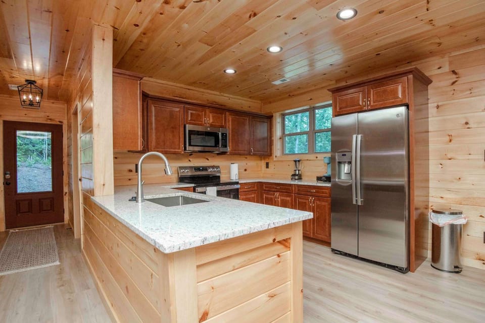 Secluded Cabin Pet Welcome Deck Sleeps 8 Cabin in Sevier County