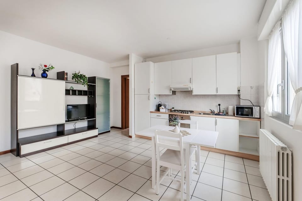 Dining area, kitchen