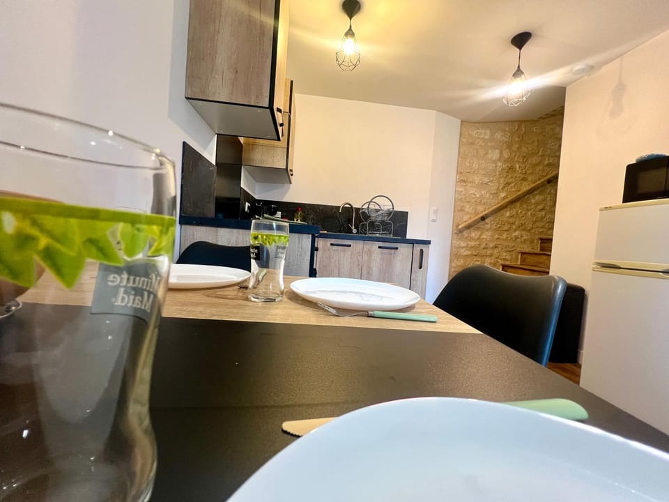 Kitchen or kitchenette, oven, stove