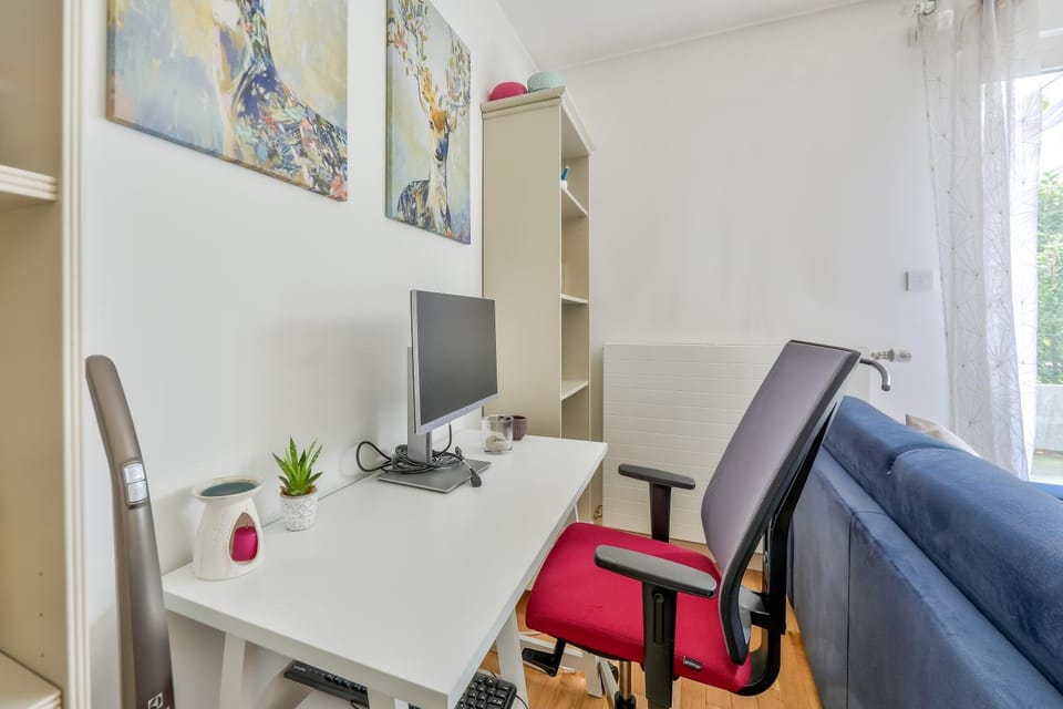 Nice 1BR flat with lovely terrace and parking Apartment in Saint-Cloud