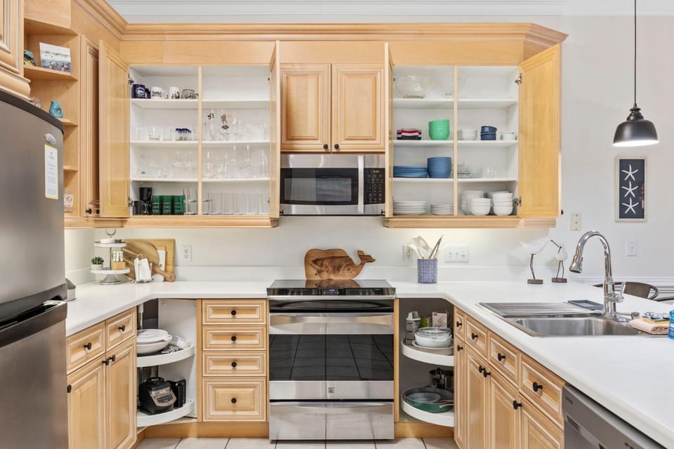 Kitchen or kitchenette, dishwasher, oven, stove, toaster