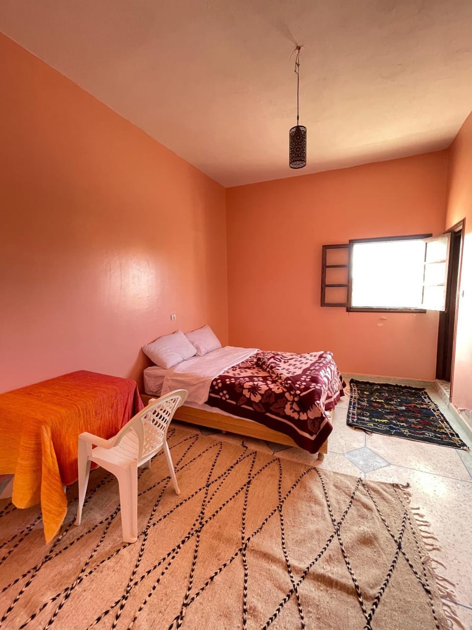 Property building, Bed, Living room, Photo of the whole room, Seating area, Bedroom, towels