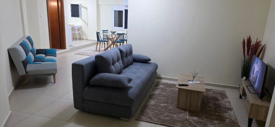 TV and multimedia, Seating area, Dining area