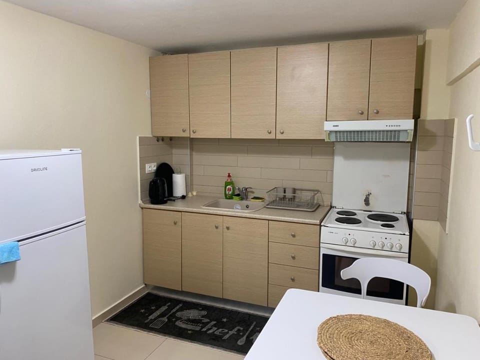 Kitchen or kitchenette, oven, stove