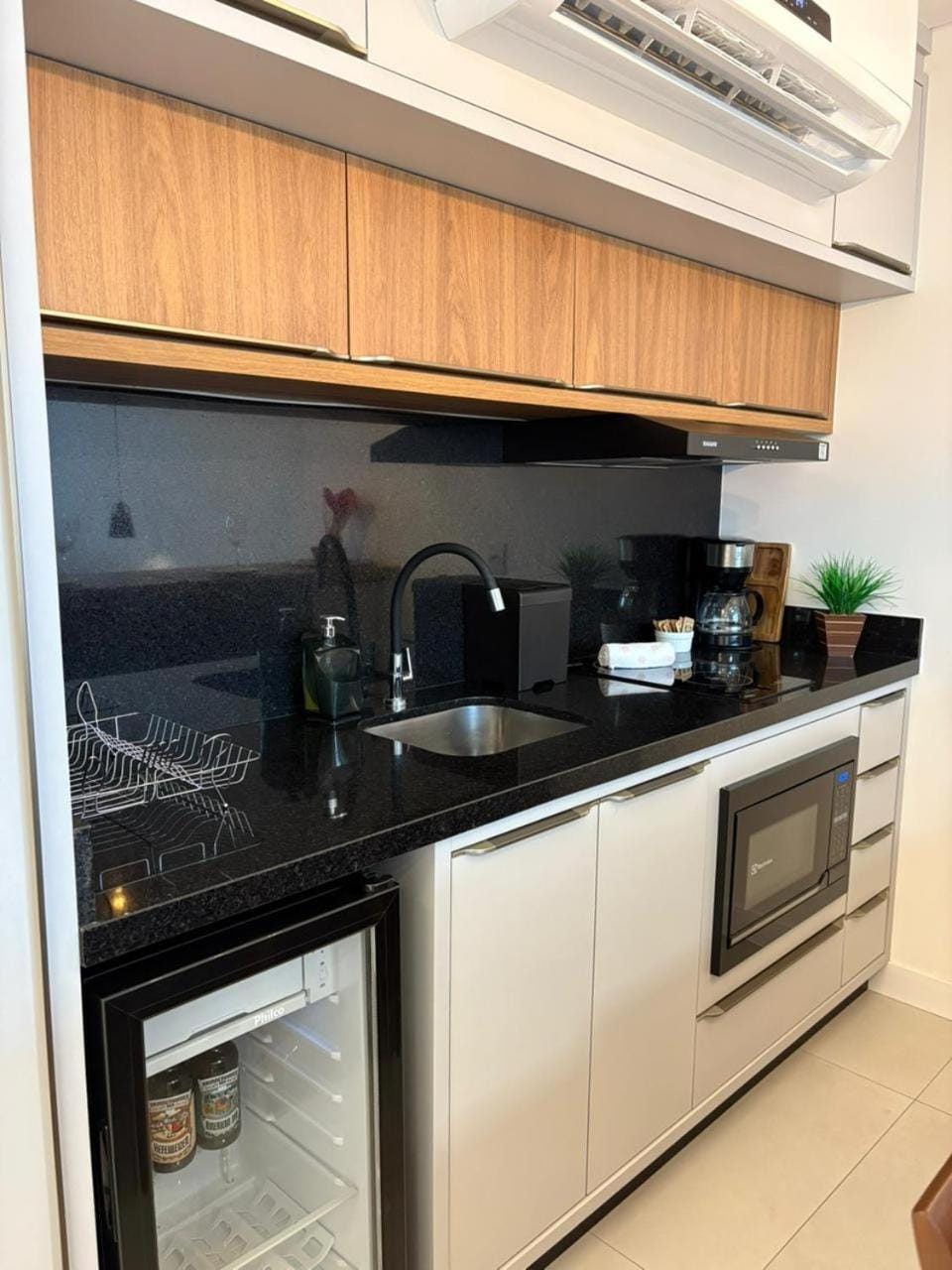 Coffee/tea facilities, Kitchen or kitchenette, minibar, stove