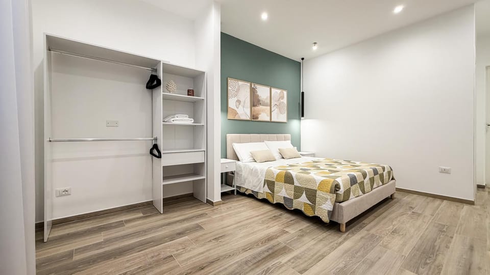 Bedroom, wardrobe