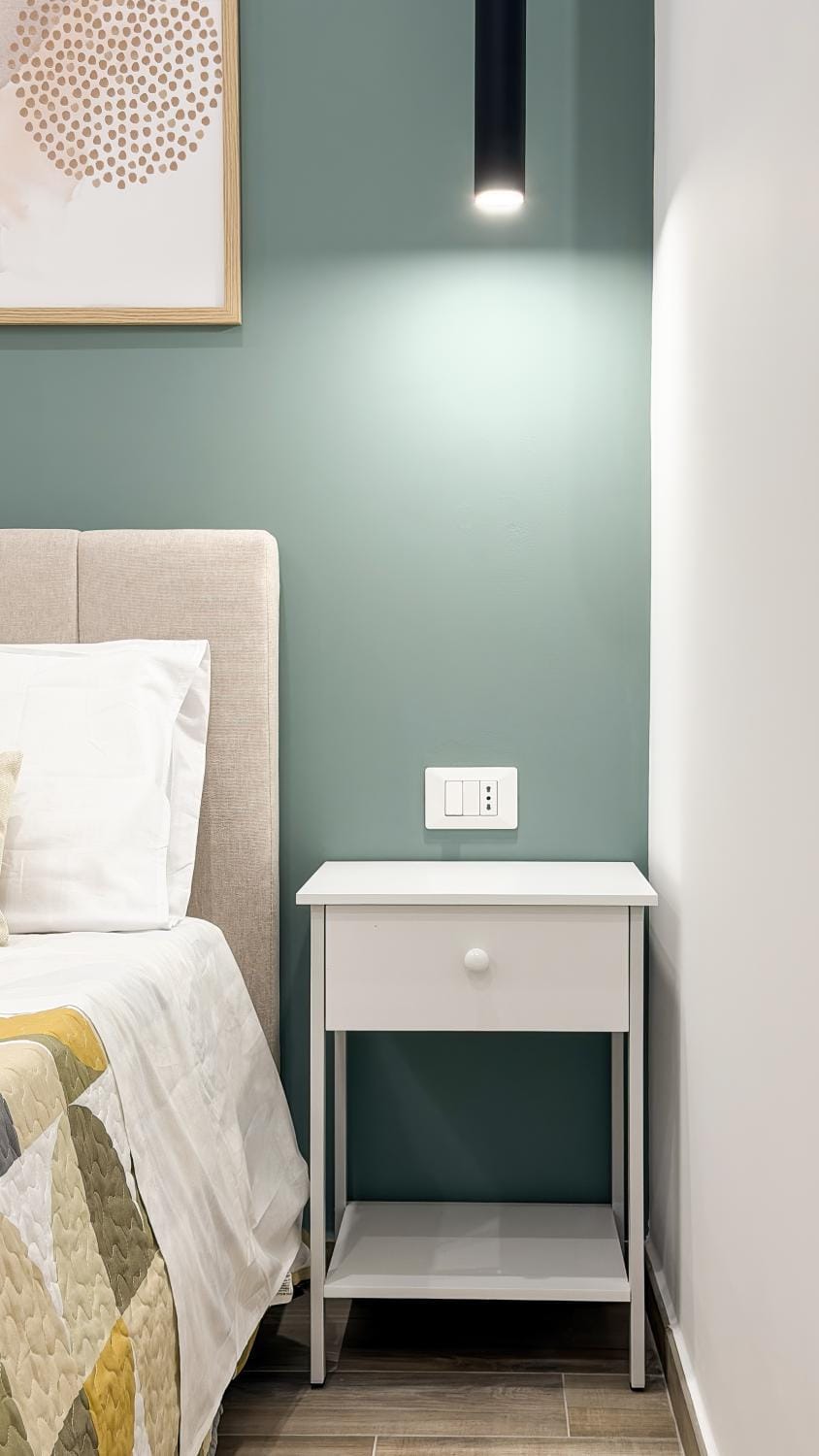Photo of the whole room, Bedroom